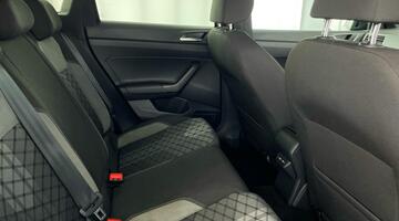 2022 Volkswagen 1.0 TSI R-Line DSG Euro 6 5-door (Grey) - Image: 27