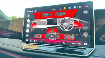 2025 Volkswagen ETSI MHEV R-Line DSG Euro 6 5-door (Blue) - Image: 56