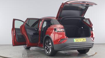 2024 Volkswagen Pro 77kWh Match Auto 5-door (Red) - Image: 11