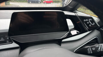 2022 Volkswagen Pro Performance 58kWh Family Auto 5-door (Multicolour) - Image: 24