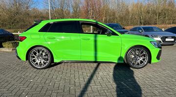 2026 Audi RS 3 Sportback Carbon Black 400 PS S tronic (Green) - Image: 4