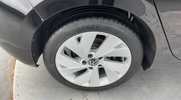 2024 Volkswagen TSI Style Euro 6 5-door (Black) - Image: 26