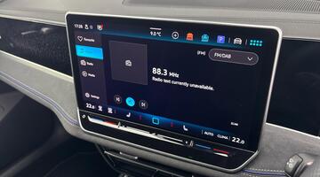 2025 Volkswagen ETSI MHEV R-Line DSG Euro 6 5-door (Grey) - Image: 17