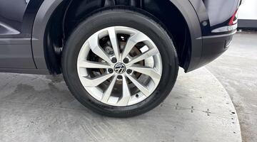 2023 Volkswagen 1.0 TSI Life Euro 6 5-door (Black) - Image: 31