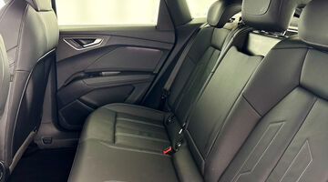 2025 Audi 45 Black Edition Sportback Auto quattro 5-door 82kWh (Blue) - Image: 40