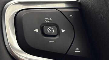 2025 Volvo 2.0 B4 MHEV Ultra Bright DCT Auto Euro 6 5-door (Black) - Image: 31