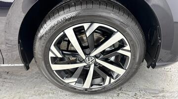 2025 Volkswagen 1.0 TSI Match DSG Euro 6 5-door (Black) - Image: 5