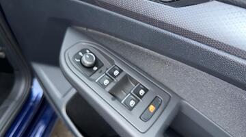 2022 Volkswagen ETSI MHEV R-Line DSG Euro 6 5-door (Black) - Image: 22