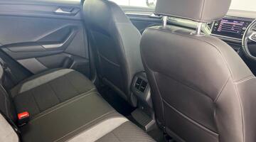 2019 Volkswagen 2.0 TDI R-Line Euro 6 5-door (Black) - Image: 26