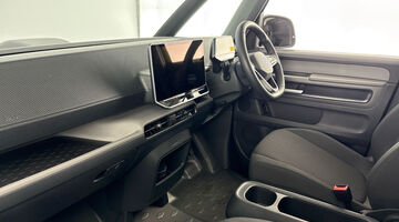 2025 Volkswagen Pro 79kWh Commerce Plus Auto 5-door (Black) - Image: 2