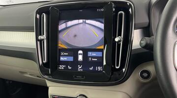 2020 Volvo 2.0 T4 Momentum Pro Auto Euro 6 5-door (Black) - Image: 31