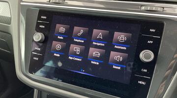 2022 Volkswagen 2.0 TSI R DSG 4Motion Euro 6 5-door (White) - Image: 18