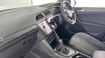 2025 Volkswagen TSI R-Line DSG Euro 6 5-door (Grey) - Image: 2