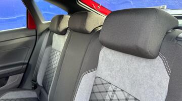 2025 Volkswagen 1.0 TSI R-Line DSG Euro 6 5-door (Red) - Image: 9