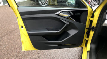2022 Audi 1.0 TFSI 30 Black Edition Sportback Euro 6 5-door (Yellow) - Image: 17