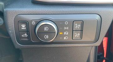 2025 Volkswagen 2.0 TDI Style Auto 4Motion Euro 6 4-door (Red) - Image: 41