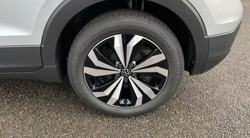 2025 Volkswagen 1.0 TSI Match Euro 6 5-door (Silver) - Image: 31