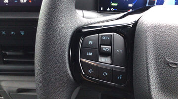 2025 Ford 320 Duratec 11.8kWh Trend Auto L1 Euro 6 5-door (White) - Image: 12