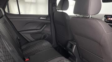 2025 Volkswagen 1.0 TSI Black Edition Euro 6 5-door (Black) - Image: 16