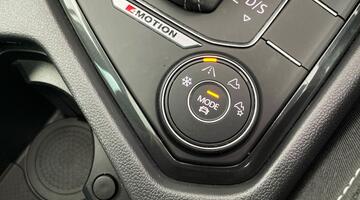 2019 Volkswagen 2.0 TDI R-Line Tech DSG 4Motion Euro 6 5-door (Grey) - Image: 16