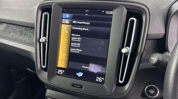 2021 Volvo T2 Momentum Core Euro 6 5-door (White) - Image: 18