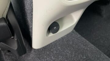 2020 Volvo 2.0 T4 Momentum Pro Auto Euro 6 5-door (Black) - Image: 39