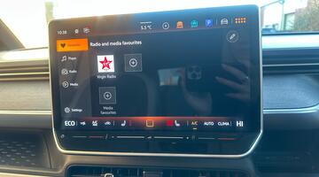 2025 Volkswagen Pro 79kWh Style Auto 5-door (SWB, 5Seat) (Green) - Image: 25