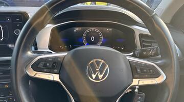 2022 Volkswagen 1.0 TSI Life Euro 6 5-door (Red) - Image: 29