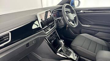 2025 Volkswagen TSI R-Line DSG 2WD Euro 6 2-door (Blue) - Image: 2