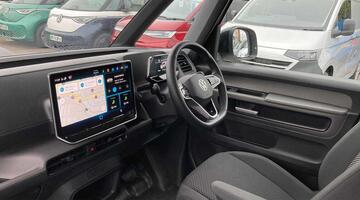 2025 Volkswagen Pro 79kWh Commerce Plus Auto 5-door (White) - Image: 2