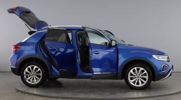 2022 Volkswagen TSI Style Euro 6 5-door (Blue) - Image: 10