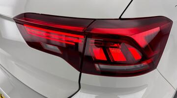 2025 Volkswagen 2.0 TDI R-Line DSG Euro 6 5-door (Grey) - Image: 28