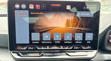 2025 CUPRA 2.0 TSI VZDSG 4-doorive Euro 6 5dr (Black) - Image: 46