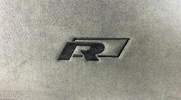 2019 Volkswagen 2.0 TDI R-Line Euro 6 5-door (Black) - Image: 17