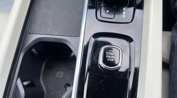 2025 Volvo 2.0 B5 MHEV Plus Auto Euro 6 5-door (Black) - Image: 53