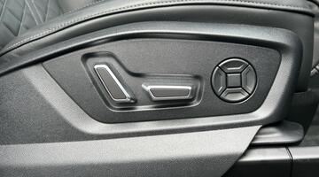 2025 Audi 4.0 TFSI V8 Black Edition Tiptronic quattro Euro 6 5-door (White) - Image: 17