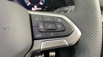 2025 Volkswagen ETSI MHEV R-Line DSG Euro 6 5-door (Grey) - Image: 24