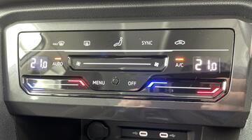 2021 Volkswagen 2.0 TDI Life DSG Euro 6 5-door (Silver) - Image: 21