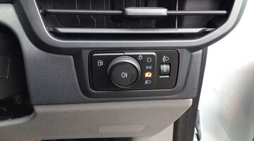 2025 Ford 320 Duratec 11.8kWh Trend Auto L1 Euro 6 5-door (White) - Image: 14