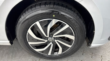 2023 Volkswagen 1.0 TSI Life DSG Euro 6 5-door (Silver) - Image: 5