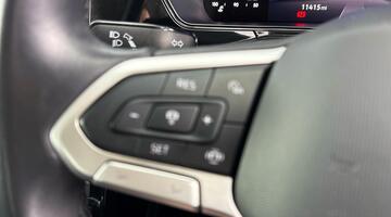 2023 Volkswagen 1.0 TSI Black Edition Euro 6 5-door (White) - Image: 21