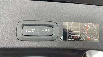 2020 Volvo 2.0 T4 Momentum Pro Auto Euro 6 5-door (Black) - Image: 35