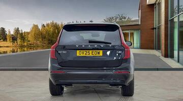 2025 Volvo 2.0 T8 18.8kWh Ultra Dark Auto 4WD Euro 6 5-door (Black) - Image: 4