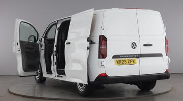 2025 Volkswagen 2.0 TDI T28 Commerce Plus FWD SWB Euro 6 5-door (White) - Image: 11