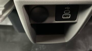 2025 Volkswagen 2.0 TDI 110 Commerce Plus Van (Grey) - Image: 13