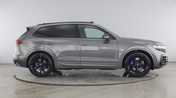 2025 Volkswagen 3.0 V6 TSI eHybrid 14.3kWh R Tiptronic 4Motion Euro 6 5-door (Grey) - Image: 4