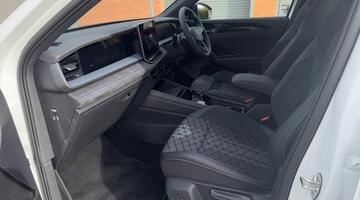 2025 Volkswagen TSI eHybrid 19.7kWh R-Line Edition DSG Euro 6 5-door (White) - Image: 22