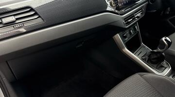 2025 Volkswagen 1.0 TSI Match Euro 6 5-door (Silver) - Image: 29