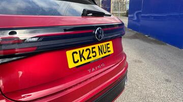 2025 Volkswagen 1.0 TSI R-Line DSG Euro 6 5-door (Red) - Image: 20