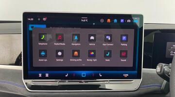 2025 Volkswagen 2.0 TSI R-Line DSG Euro 6 5-door (Black) - Image: 18